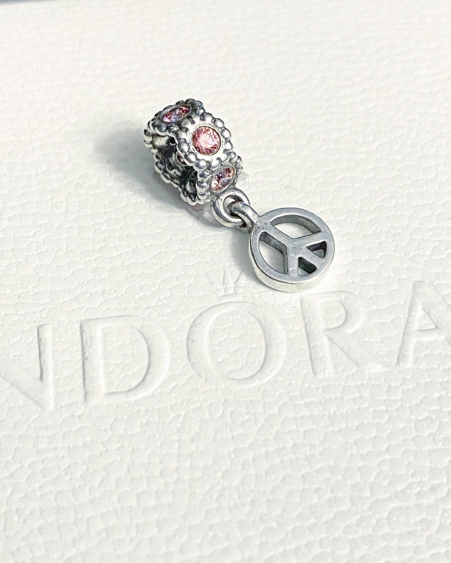 Pandora peace sign charm online